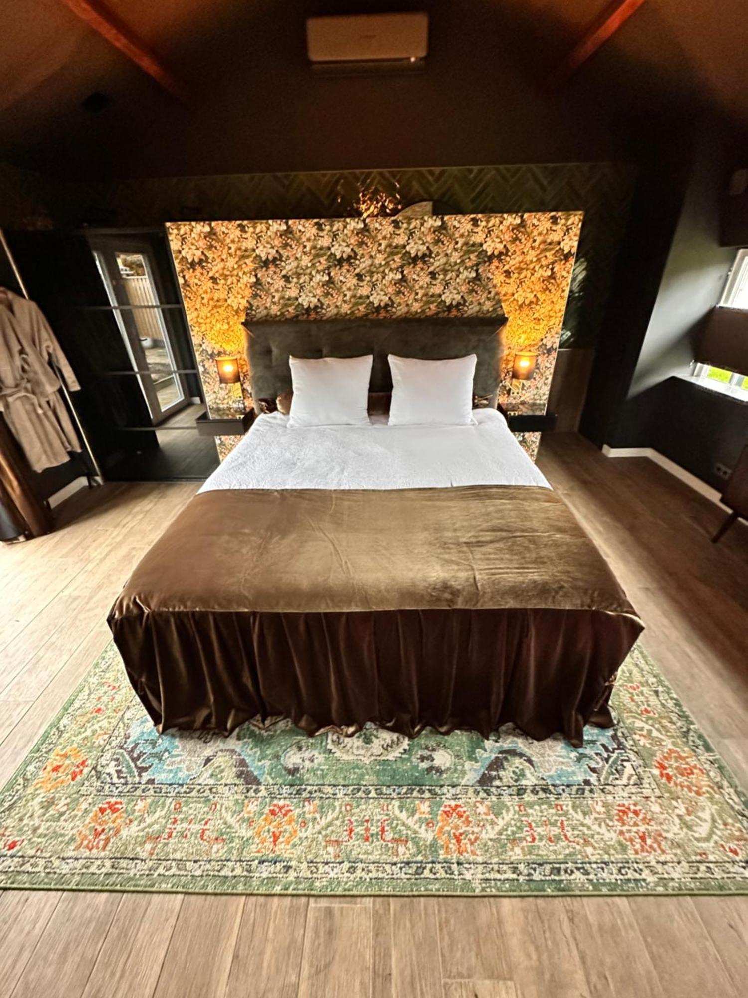 Wellness Tuin - Ultieme Partner Beleving - St Hubertus Suite Met Jacuzzi ,Openhaard, Prive Hottub En Prive Sauna In Jachthut Stijl Horst Luaran gambar
