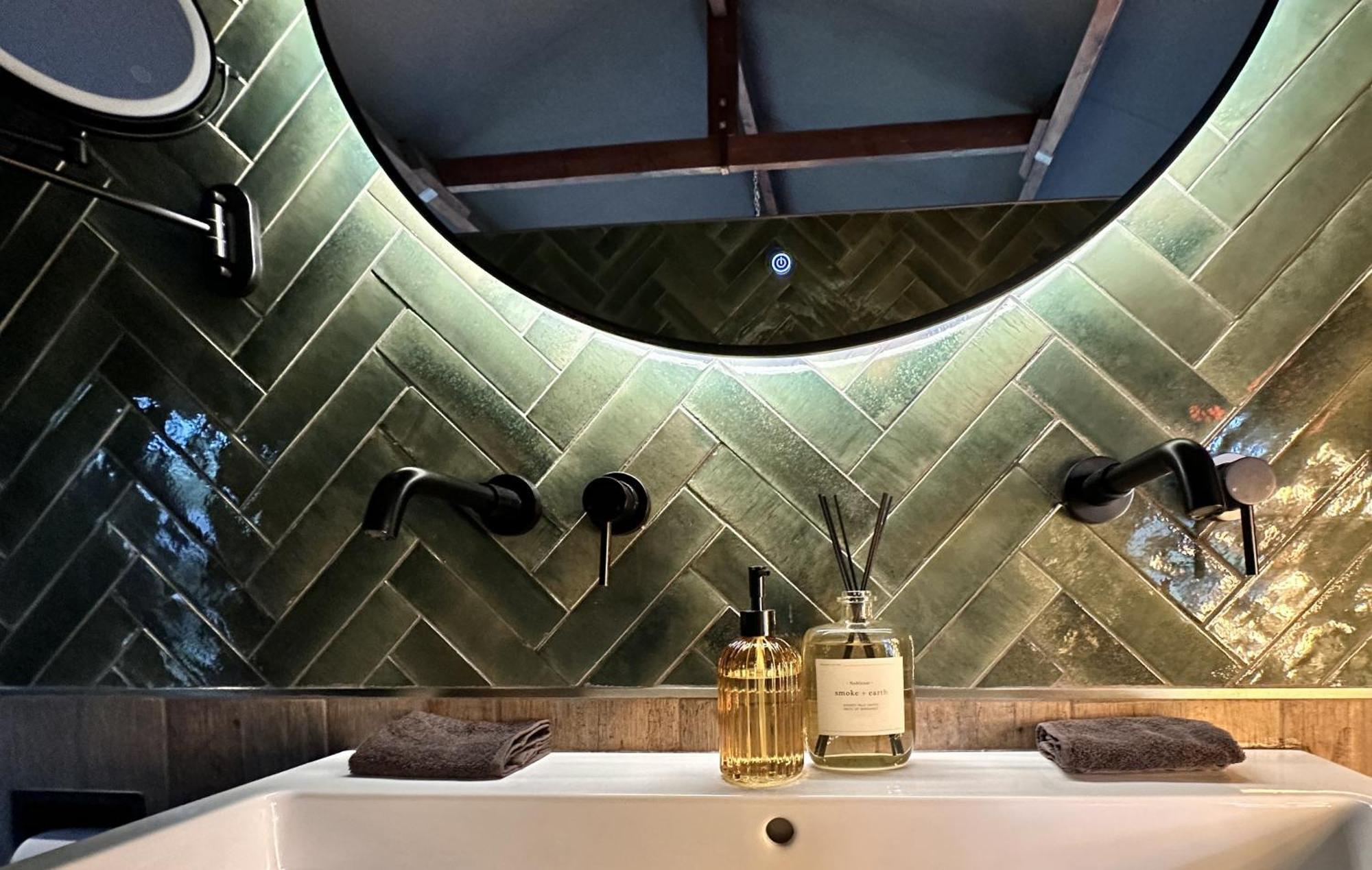Wellness Tuin - Ultieme Partner Beleving - St Hubertus Suite Met Jacuzzi ,Openhaard, Prive Hottub En Prive Sauna In Jachthut Stijl Horst Luaran gambar